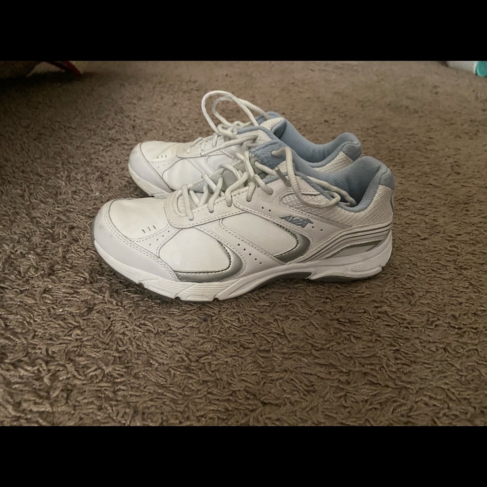Avia tennis shoes